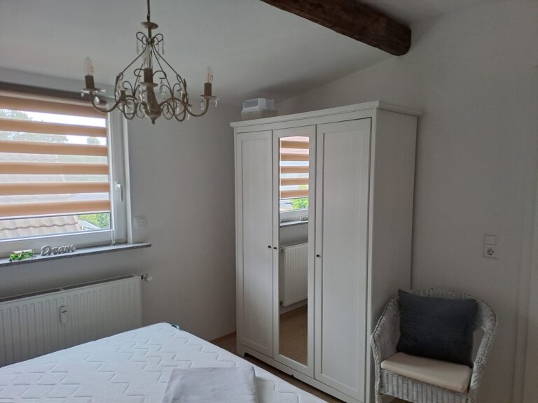 Apartment mit ca. 48qm.  Wohnküche Schlafzimmer Bad mit Dusche und Badewanne Abstellraum - Bild 6