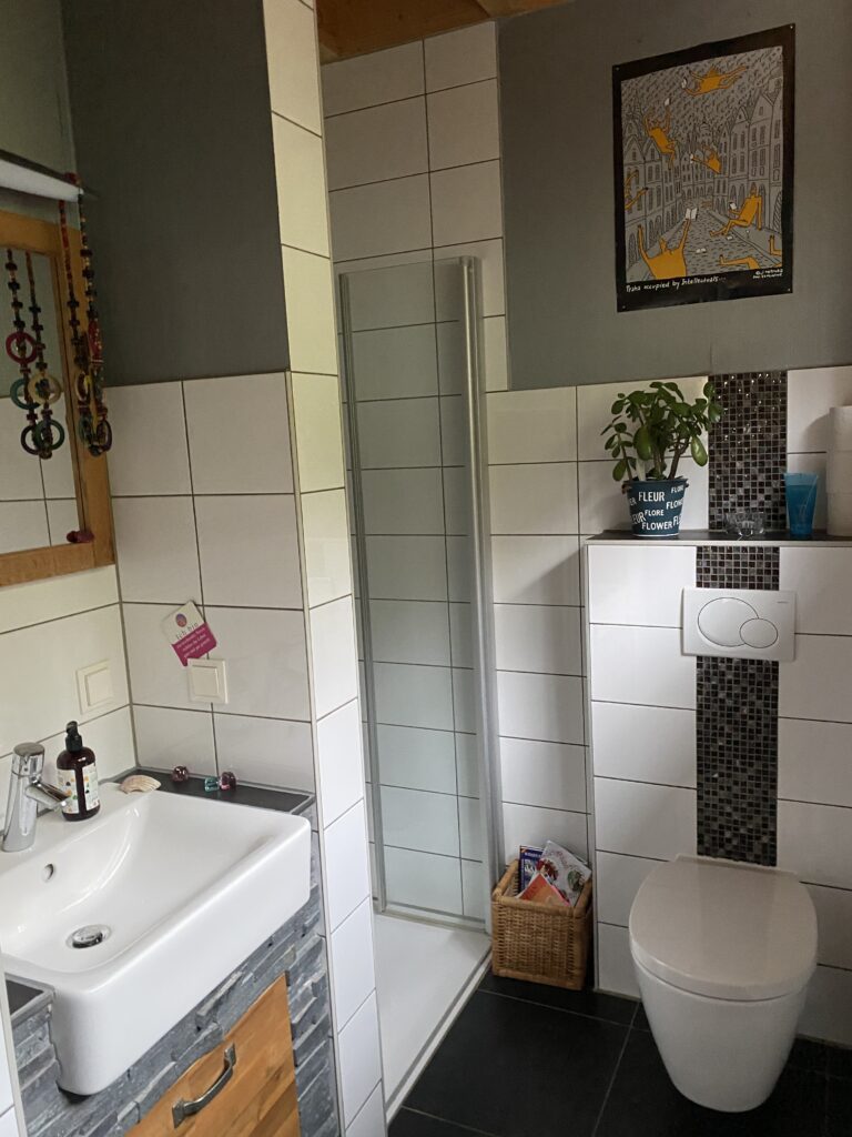 Möbliertes WG-Zimmer im Haus - Bild 4