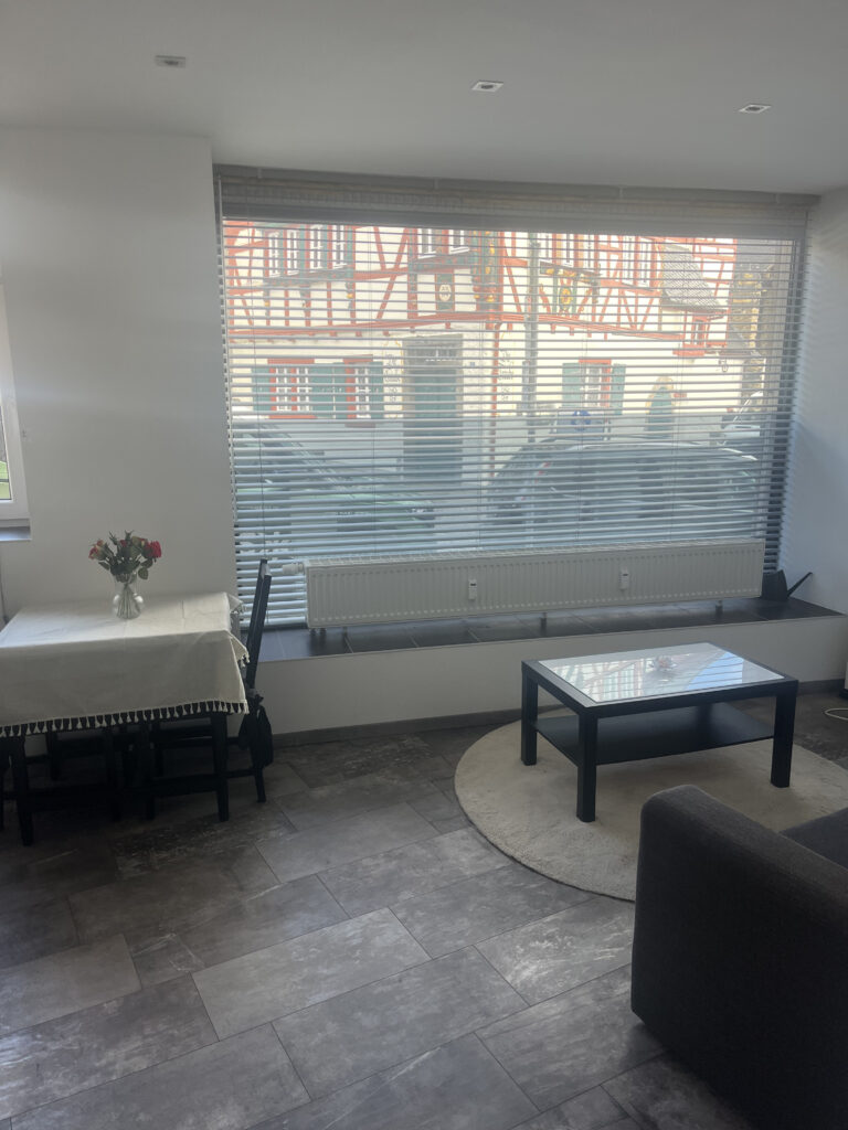 Schöne 1-Zimmer Wohnung am Rathausplatz - Bild 1