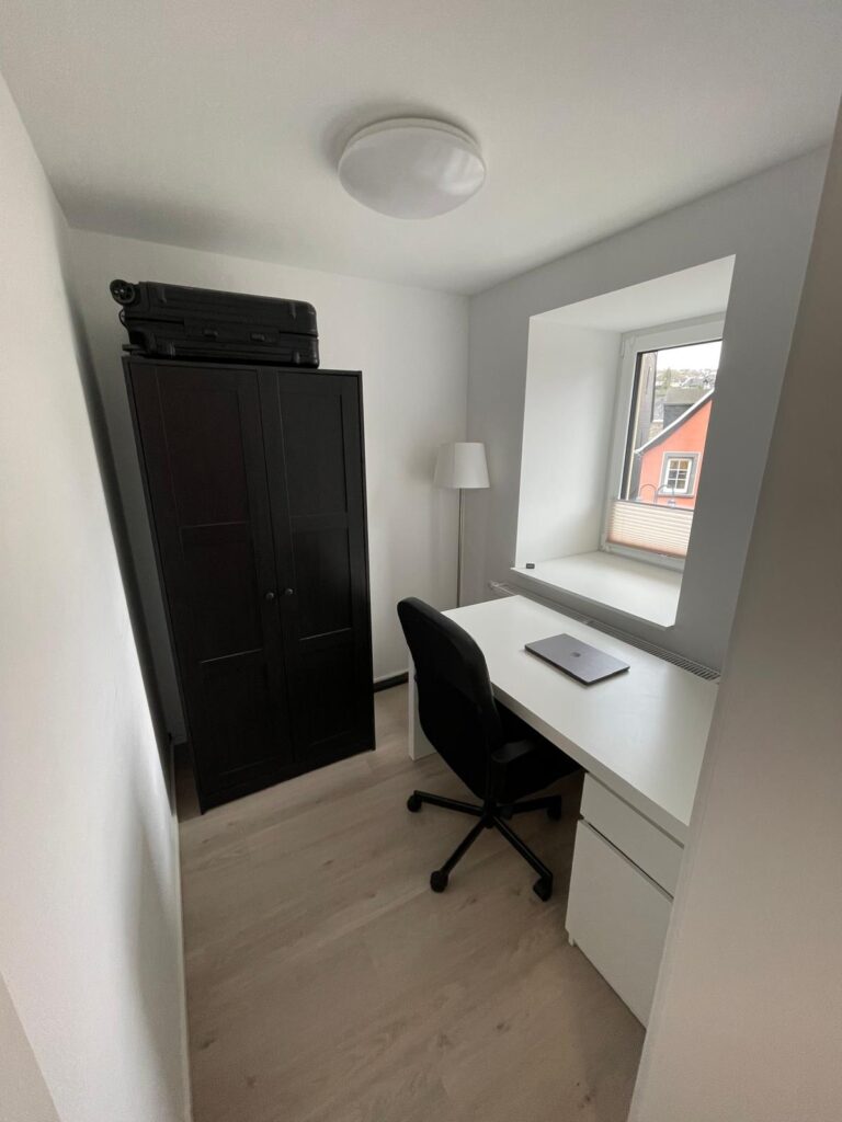 1,5-Zimmer-Apartment direkt am Rathausplatz – 2 Minuten zur WHU - Bild 2