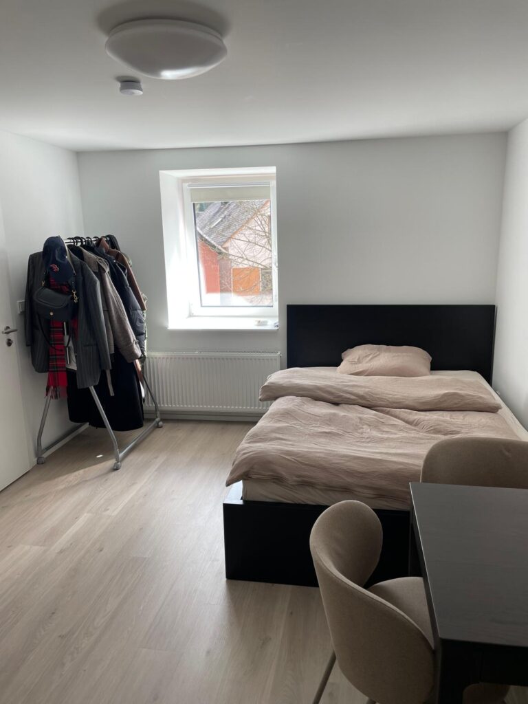 1,5-Zimmer-Apartment direkt am Rathausplatz – 2 Minuten zur WHU - Bild 1
