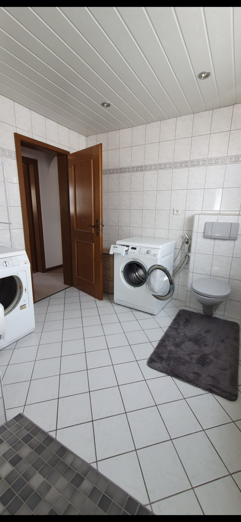 Entire house available as a three-person shared apartment or for individual rental - Bild 9