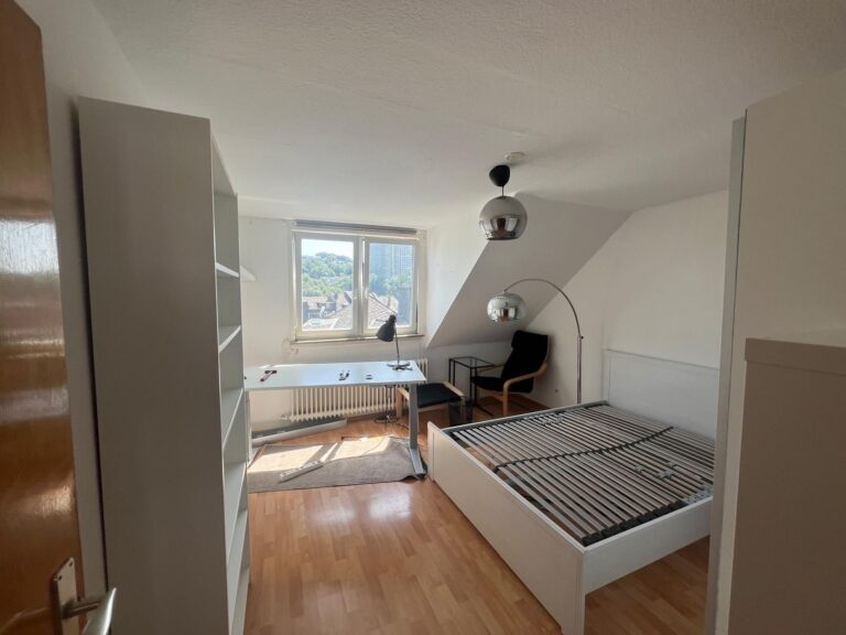 möbellierte 3-Zimmer Wohnung direkt neben der Uni (1 Minute) - Bild 4