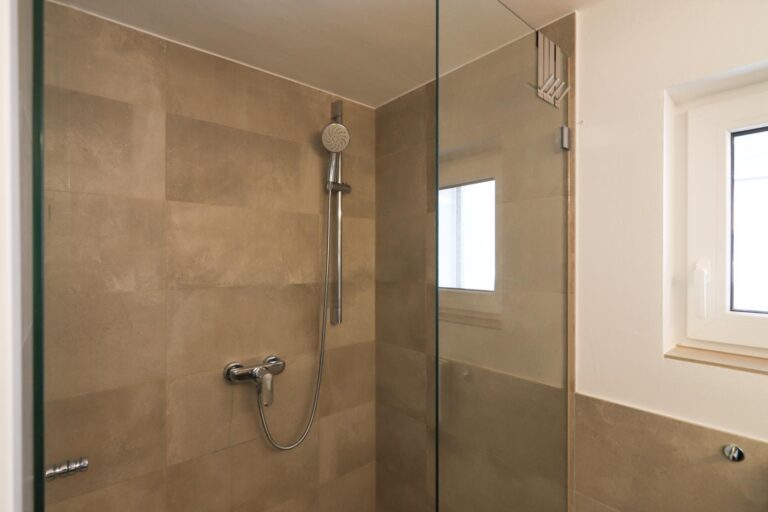 renoviertes Zimmer in 3er WG - Bild 4