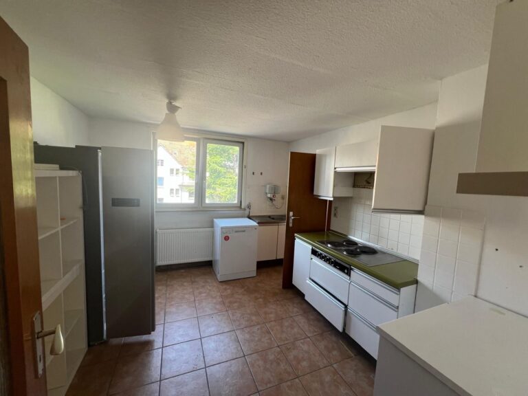 möbellierte 3-Zimmer Wohnung direkt neben der Uni (1 Minute) - Bild 3