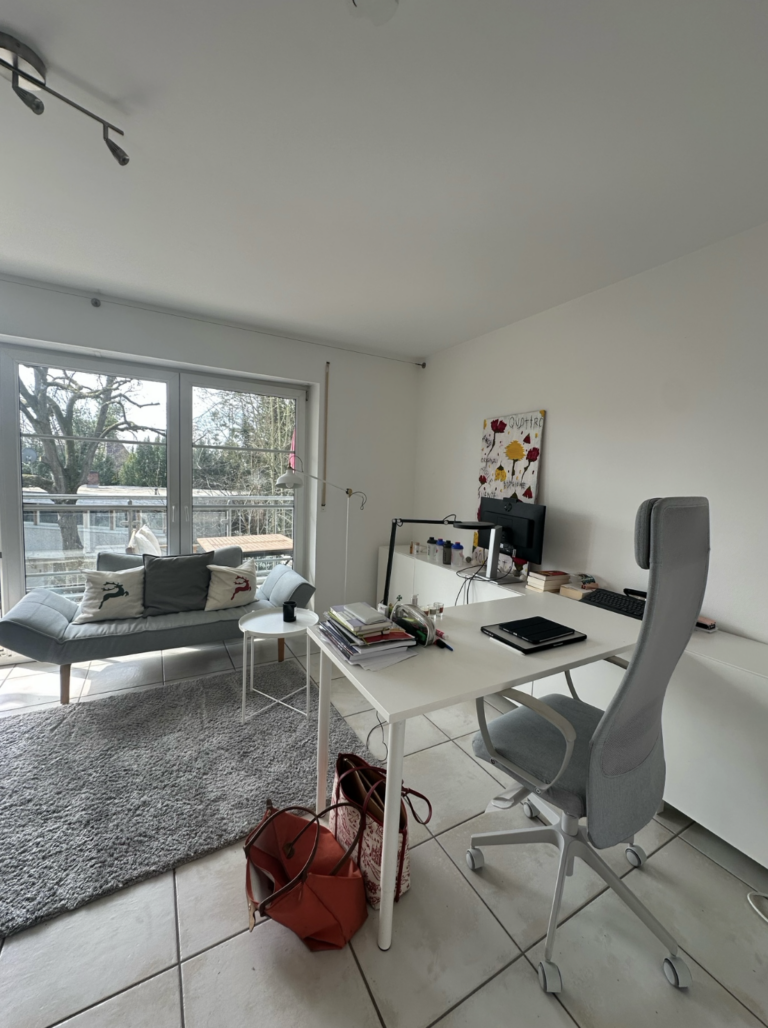 Hell & möblierte Wohnung mit Balkon – nur 3 Min. zur WHU - Bild 2