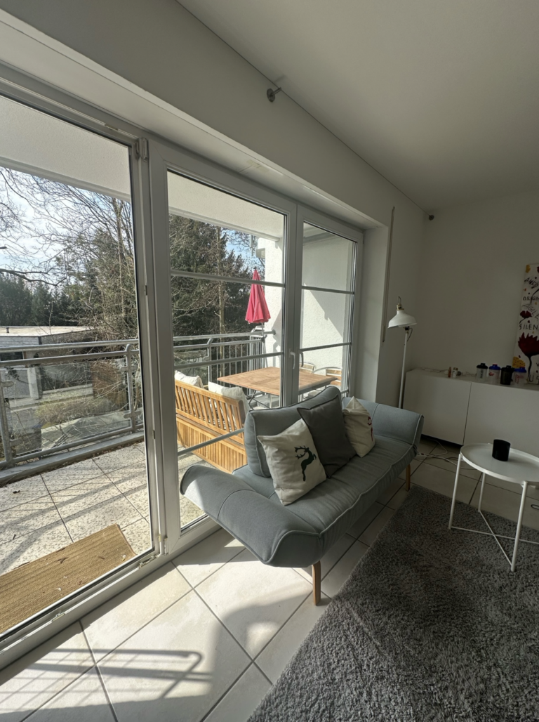 Hell & möblierte Wohnung mit Balkon – nur 3 Min. zur WHU - Bild 1