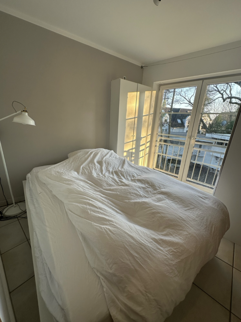 Hell & möblierte Wohnung mit Balkon – nur 3 Min. zur WHU - Bild 4