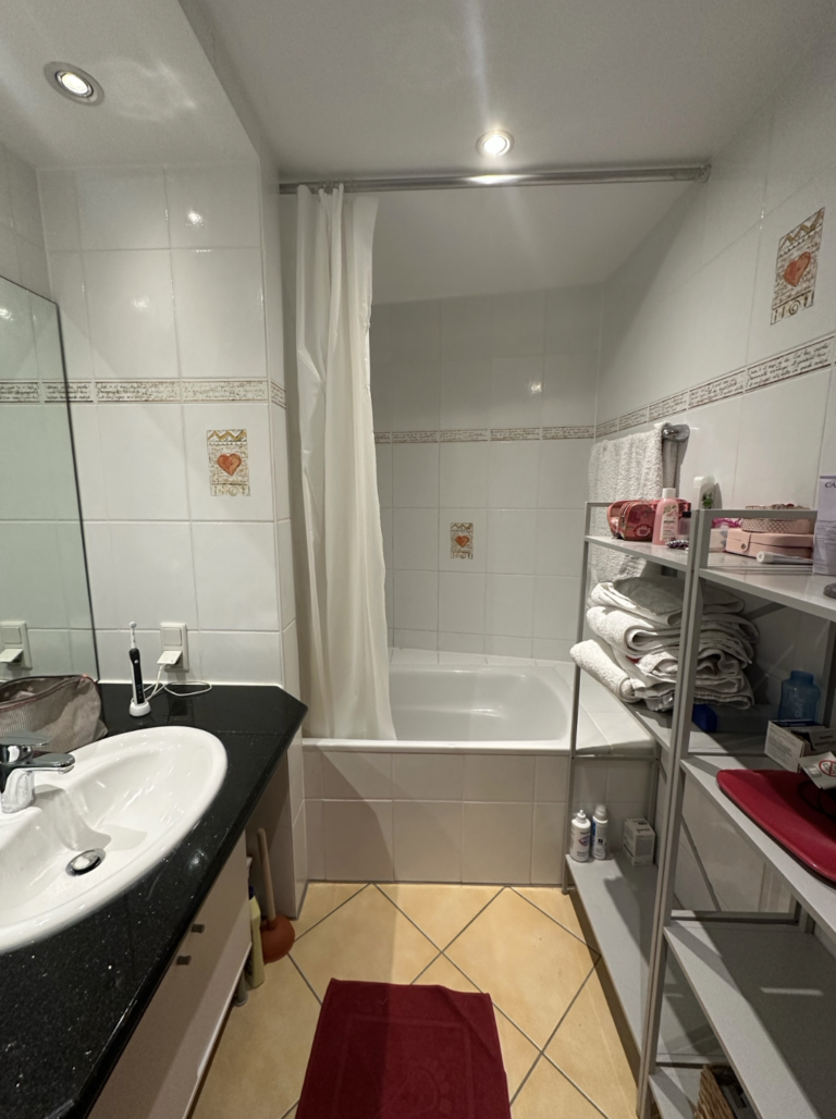 Hell & möblierte Wohnung mit Balkon – nur 3 Min. zur WHU - Bild 9