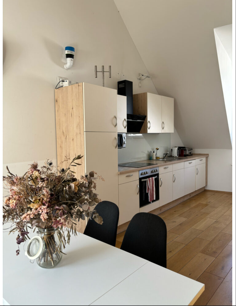 Schönes Zimmer in WG zu vermieten - Bild 1