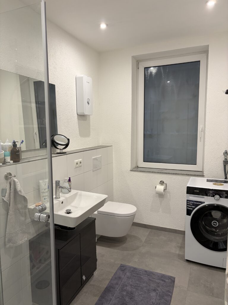 Schöne, neu renovierte und möblierte 2-Zimmer Wohnung - Bild 10