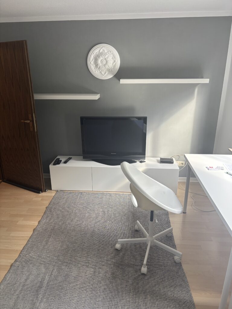 Ideal für WHU-Studierende: Moderne und voll möblierte/ausgestattete Wohnung mit Terrasse & Carport in Toplage von Vallendar – 550 € Warmmiete - Bild 1