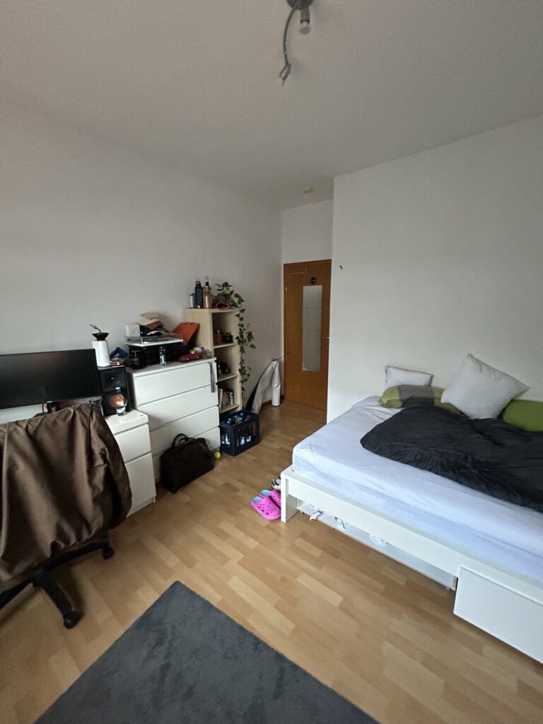 Fully Furnished Room only 20 seconds to WHU! - Bild 2
