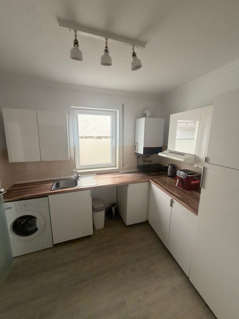 Modernly furnished ground-floor apartment (200 meters from WHU) - Bild 4