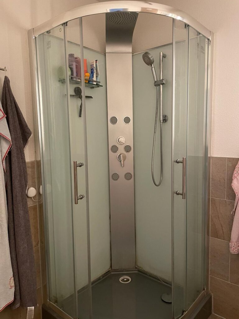 Fully Furnished 4 bedroom apartment-2 mins walk from WHU - Bild 2