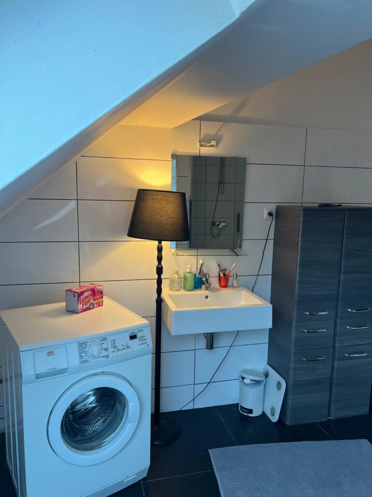 Vollständig möblierte und geräumige Wohnung für zwei Personen (Heerstr. 7)! - Bild 3