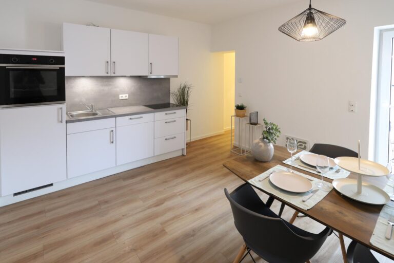 renoviertes Zimmer in 3er WG - Bild 1