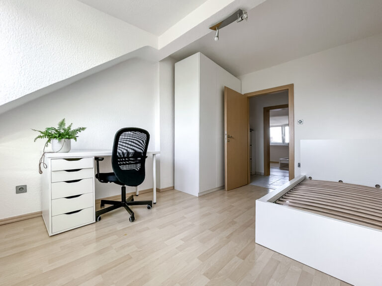 🛏️ Möbliertes Zimmer in 3er-WG – Düsseldorf Nähe Medienhafen - Bild 1