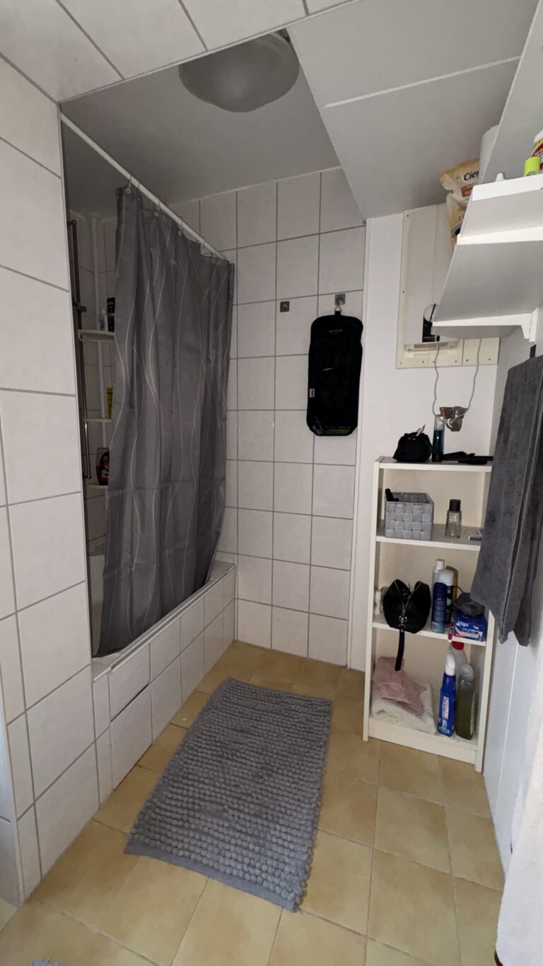 2-person flat with a large living room (1 min to WHU) - Bild 9