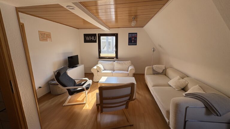 2-person flat with a large living room (1 min to WHU) - Bild 1