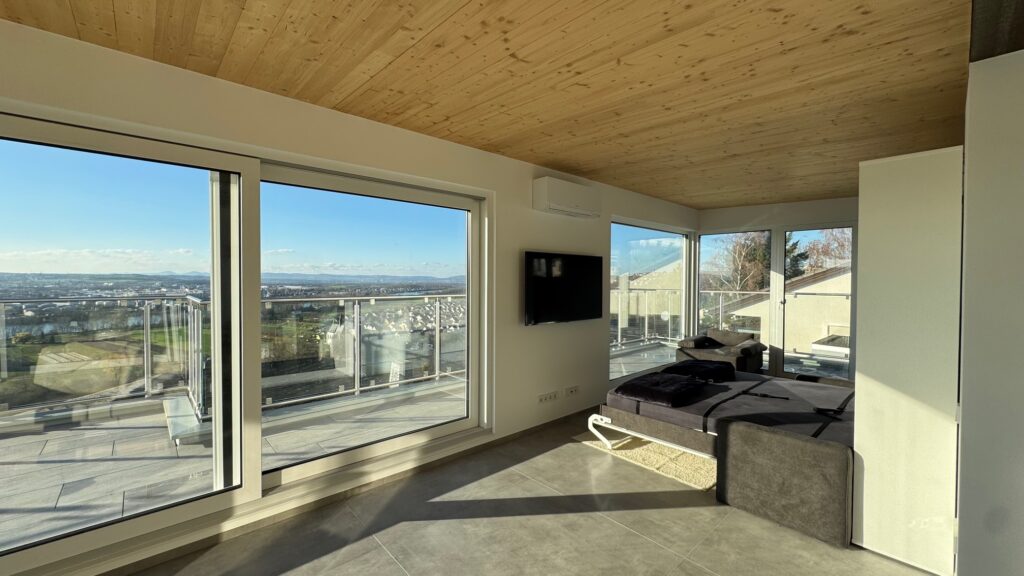 Furnished, air-conditioned penthouse