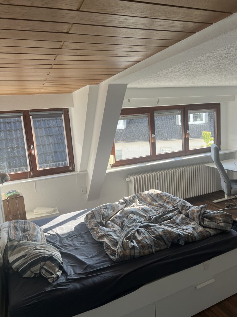 2-person flat with a large living room (1 min to WHU) - Bild 5