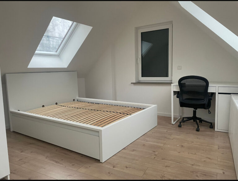 Room Available in a Shared Apartment in a Prime Location! - Bild 1