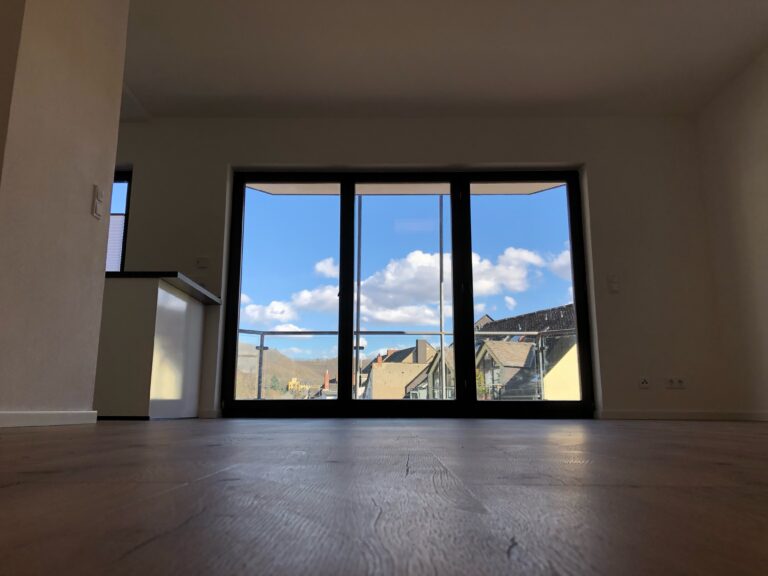 Helle 2,5 Zimmer Wohnung mit Balkon – Erstbezug nach Sanierung nahe WHU - Bild 4