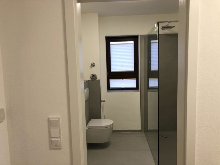 Helle 2,5 Zimmer Wohnung mit Balkon – Erstbezug nach Sanierung nahe WHU - Bild 8