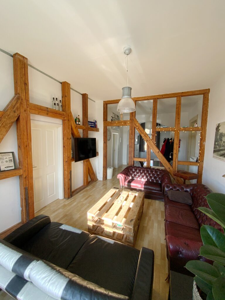 230 m² Altbau-WG direkt an der WHU – möbliert, modern, perfekt für Studenten Wohnung WG-Zimmer Garage / Stellplatz - Bild 3