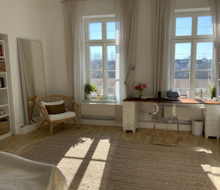 230 m² Altbau-WG direkt an der WHU – möbliert, modern, perfekt für Studenten Wohnung WG-Zimmer Garage / Stellplatz - Bild 1