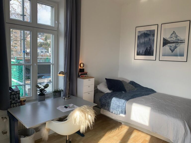 230 m² Altbau-WG direkt an der WHU – möbliert, modern, perfekt für Studenten Wohnung WG-Zimmer Garage / Stellplatz - Bild 2