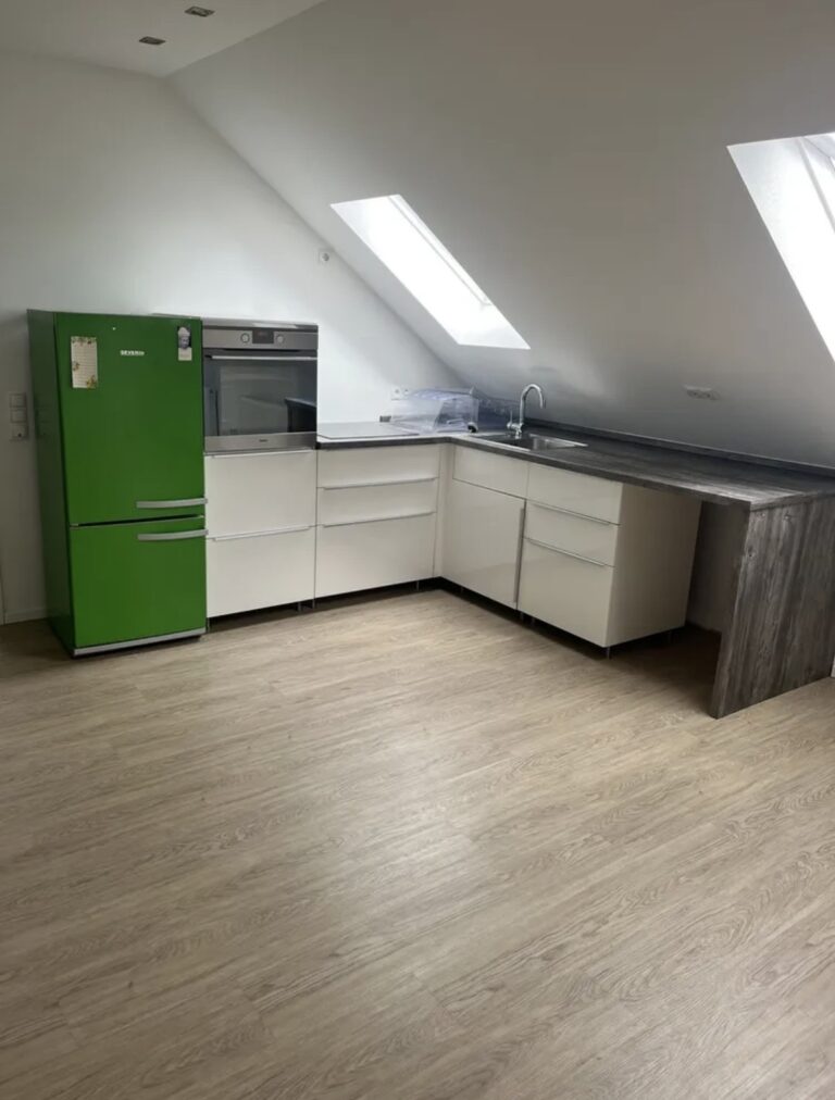 Schöne 2-Zimmer-DG-Wohnung mit Einbauküche in Vallendar – 3 Min. zur WHU - Bild 3