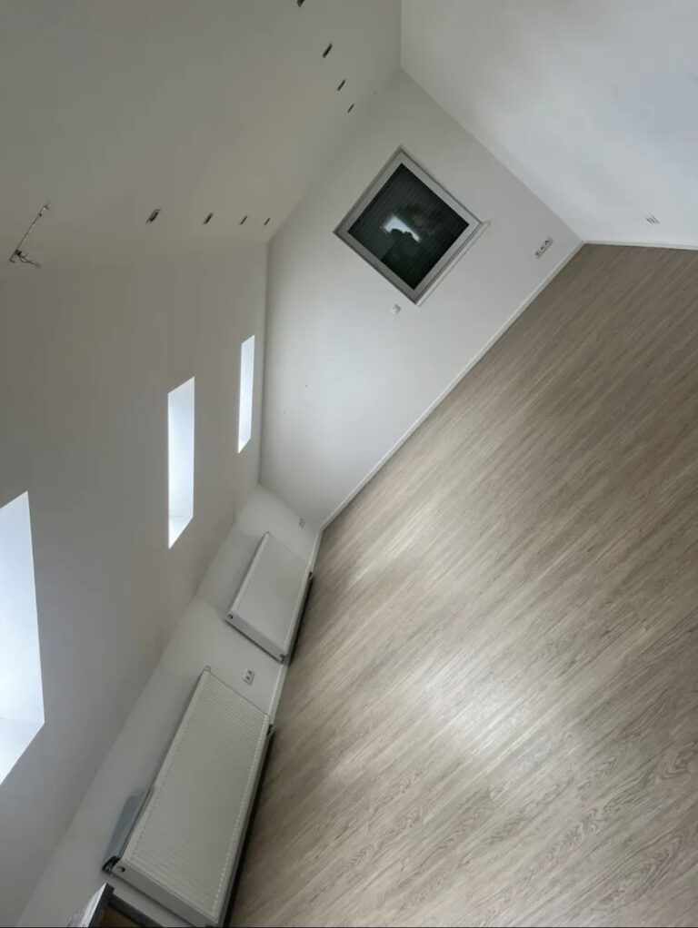 Schöne 2-Zimmer-DG-Wohnung mit Einbauküche in Vallendar – 3 Min. zur WHU - Bild 2