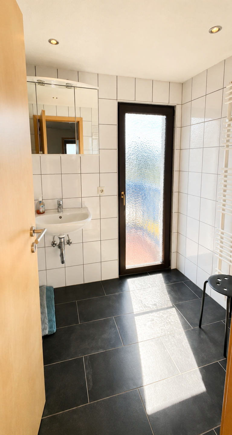450 € warm | Möbliertes WG-Zimmer in 2er-WG | 2 Min. zur WHU | Balkon - Bild 5