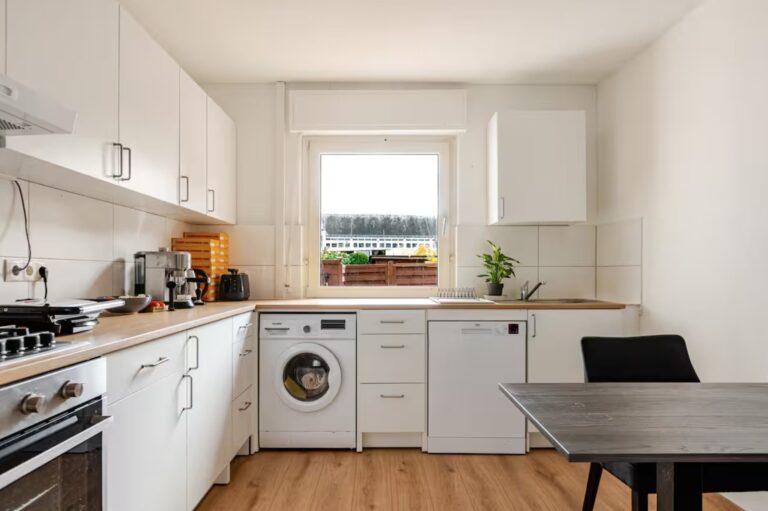 Furnished shared room in a well-maintained building – all-inclusive rent - Bild 4