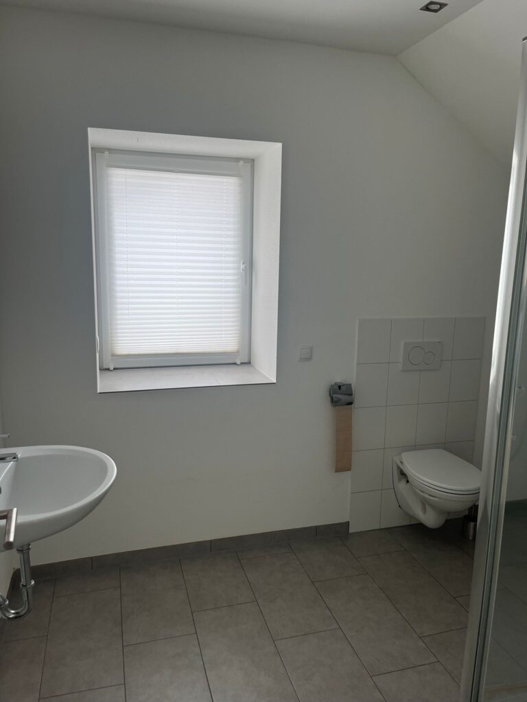 Schöne 2-Zimmer-DG-Wohnung mit EBK in Vallendar - Bild 4