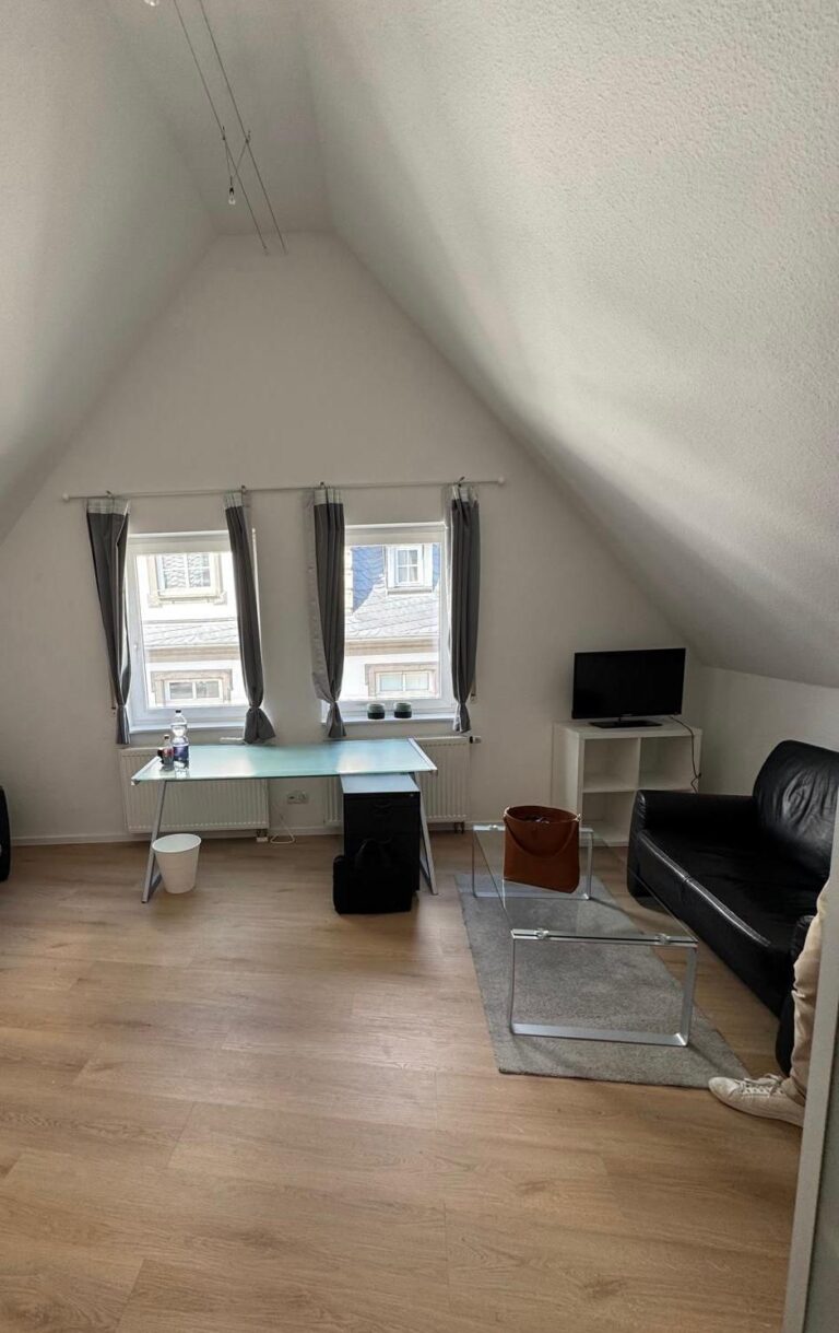 Möblierte Wohnung direkt am Campus – 10 Sekunden zur WHU - Bild 1