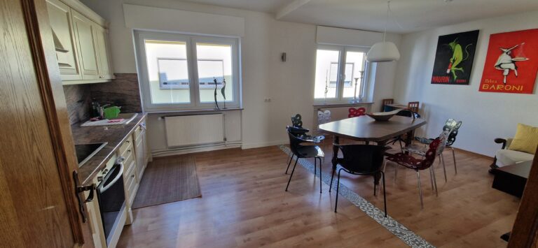 Schönes Zimmer in 3er-WG – komplettes möbliertes Wohnhaus, 8 Min. zum Campus, - Bild 1
