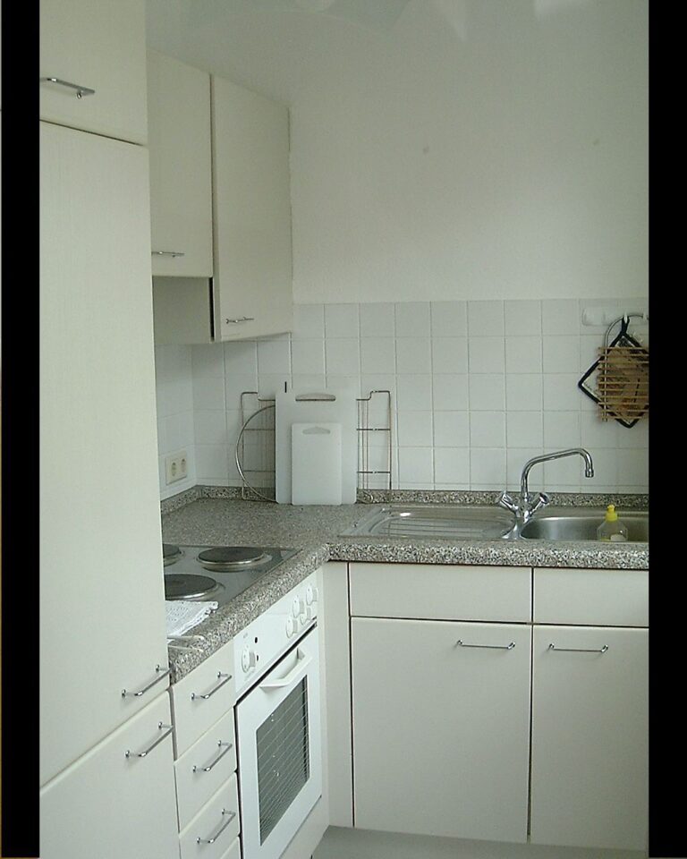 Bright, cheerful 33-square-meter apartment with a good floor plan. Available starting August 17, 2026 - Bild 9