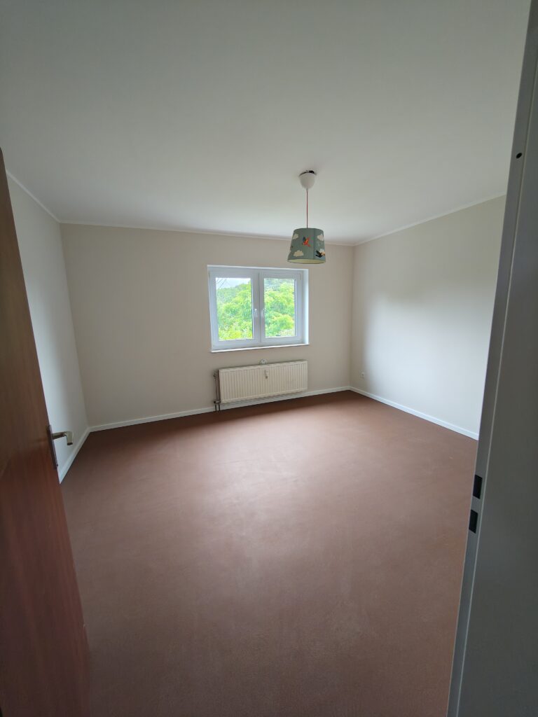 Helles möbliertes Zimmer in 3er WG mit 2 Bädern - Bild 9