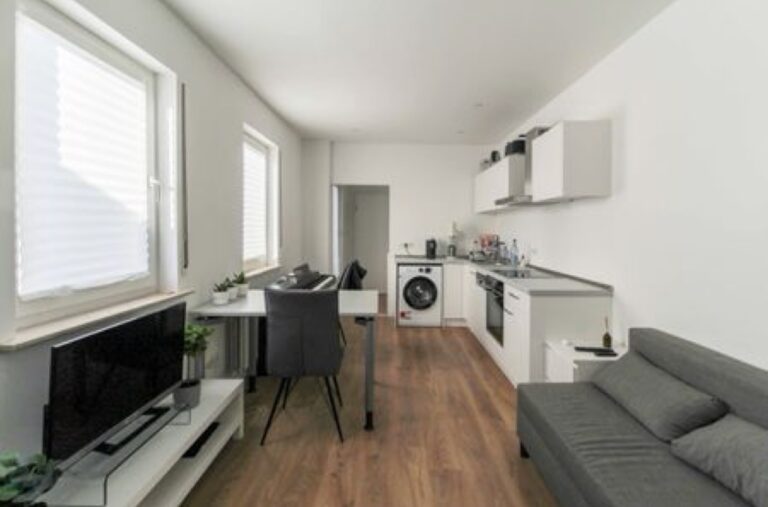 Furnished 1-Bedroom Apartment with seperate dining-/ livingsroom + kitchen/ 1 Minute from BP WHU / €650 incl. utilities / 40 sqm - Bild 5