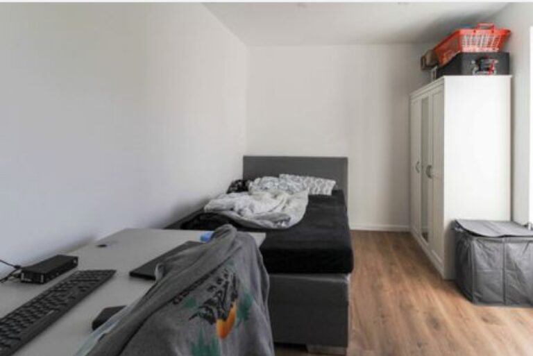 Furnished 1-Bedroom Apartment with seperate dining-/ livingsroom + kitchen/ 1 Minute from BP WHU / €650 incl. utilities / 40 sqm - Bild 3