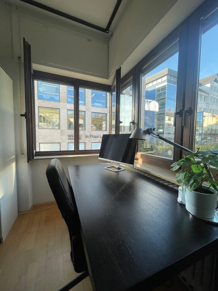 Two-bedroom apartment - 10 seconds to WHU - Bild 1