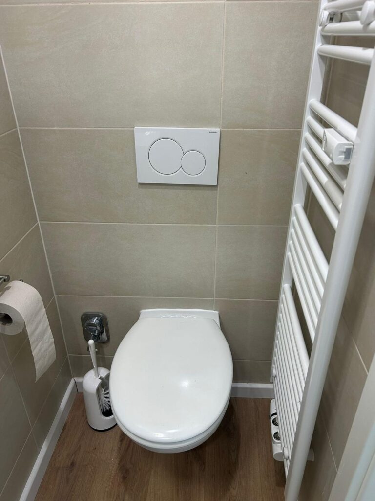 Furnished 1-Bedroom Apartment with seperate dining-/ livingsroom + kitchen/ 1 Minute from BP WHU / €650 incl. utilities / 40 sqm - Bild 6