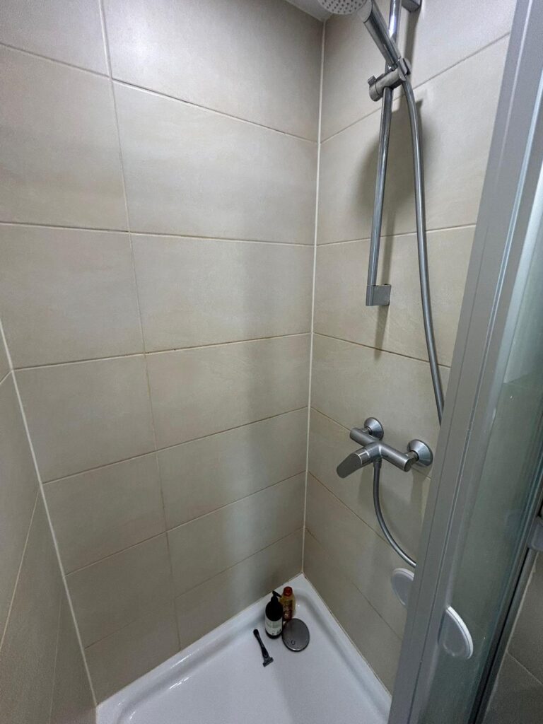 Furnished 1-Bedroom Apartment with seperate dining-/ livingsroom + kitchen/ 1 Minute from BP WHU / €650 incl. utilities / 40 sqm - Bild 7
