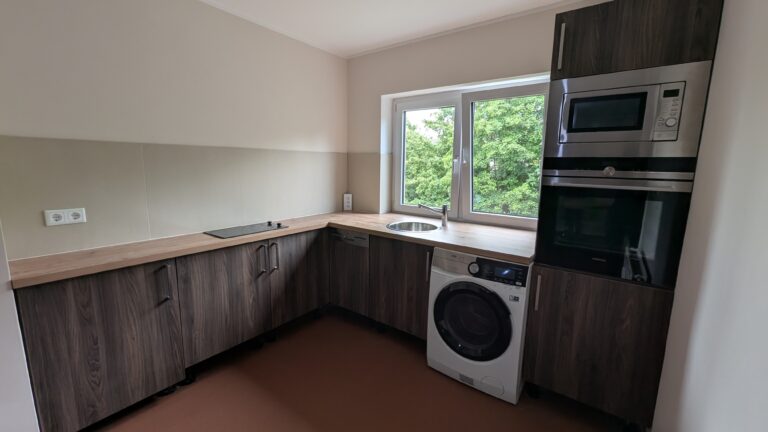 Helles möbliertes Zimmer in 3er WG mit 2 Bädern - Bild 5