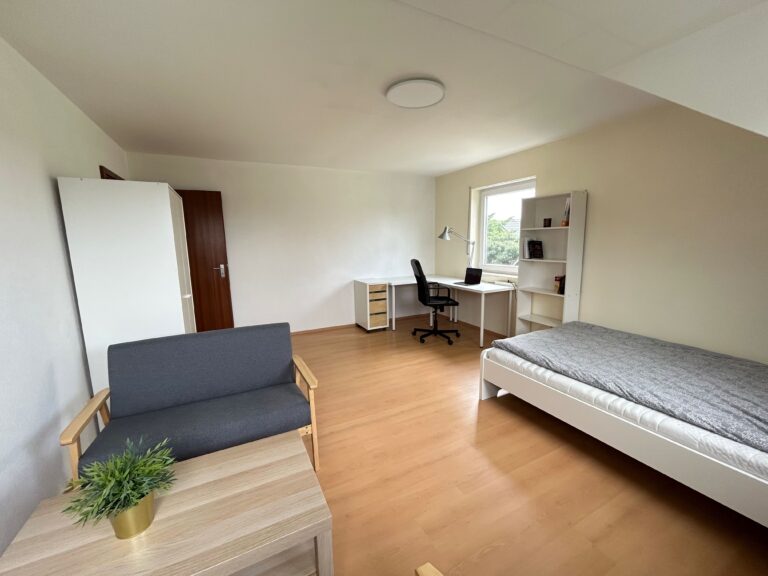 XXL rooms with sofa corner: Furnished 2-person flatshare for €600 all-in – flexible move-in & lease - Bild 3