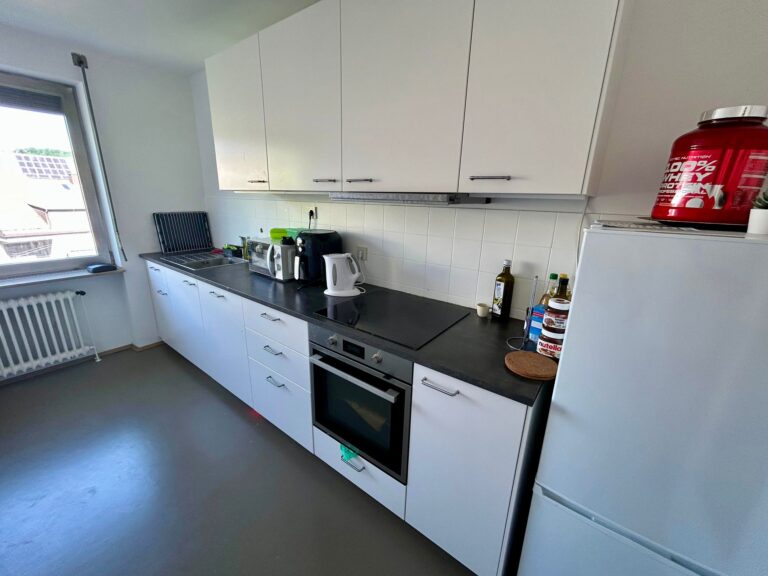 Large Room with private Balcony in bright Shared Apartment near WHU - Bild 4