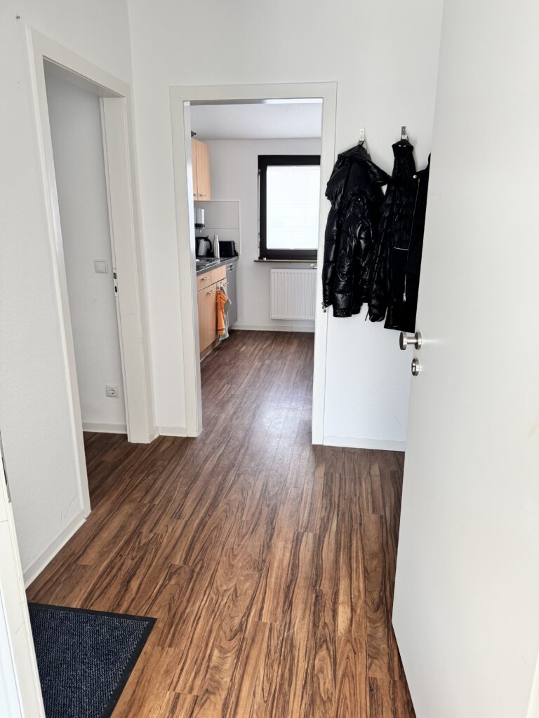 Bright 65 sqm Top-Floor Apartment | 30 sec to WHU | Available 01.07.25 - Bild 10